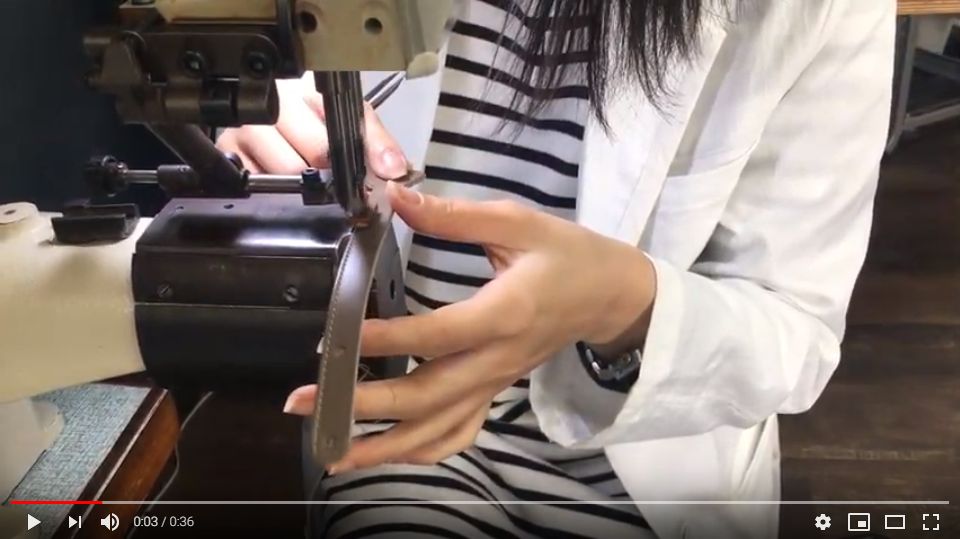 ベル型キーケースBellの製作風景 – ストラップ部分の縫製