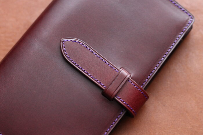 Bi-fold wallet with strap “Fasten”
