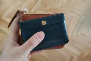 コンパクトな財布とカードケース
