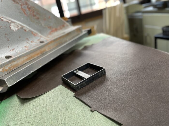 一月末完成に向け、もう一度、L字ファスナー財布Cramの製作を開始します！