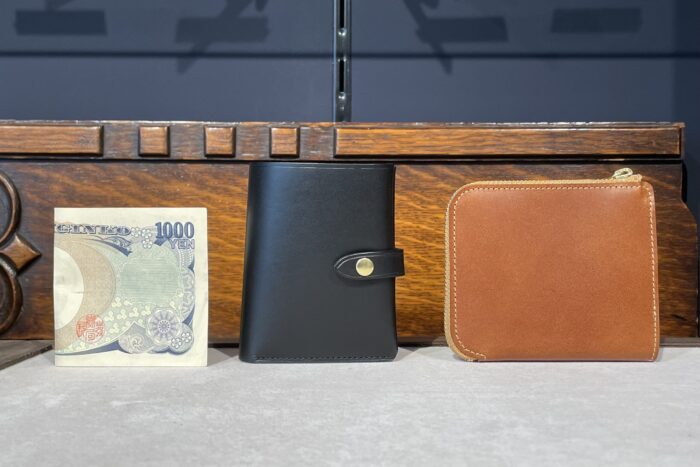 二つ折りミニ財布EnfoldとL字ファスナー財布Cramの大きさ比較