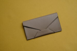 エプソンレザーを使用した薄型長財布