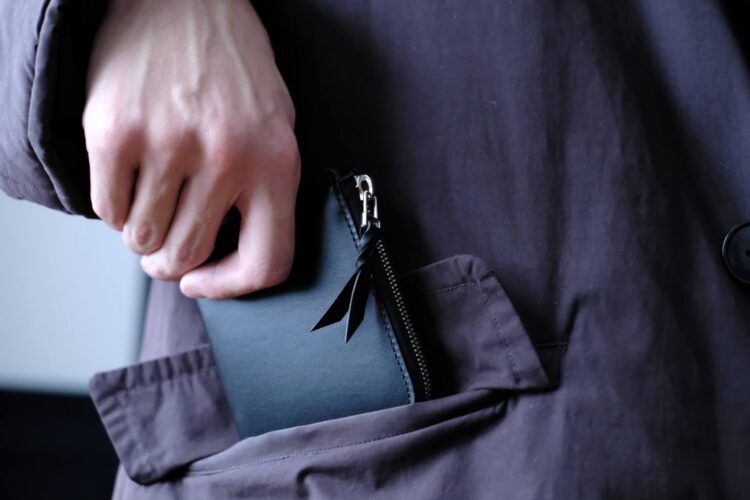 L字ファスナー財布 Cram シルバーファスナータイプ ポケットに収まるミニ財布