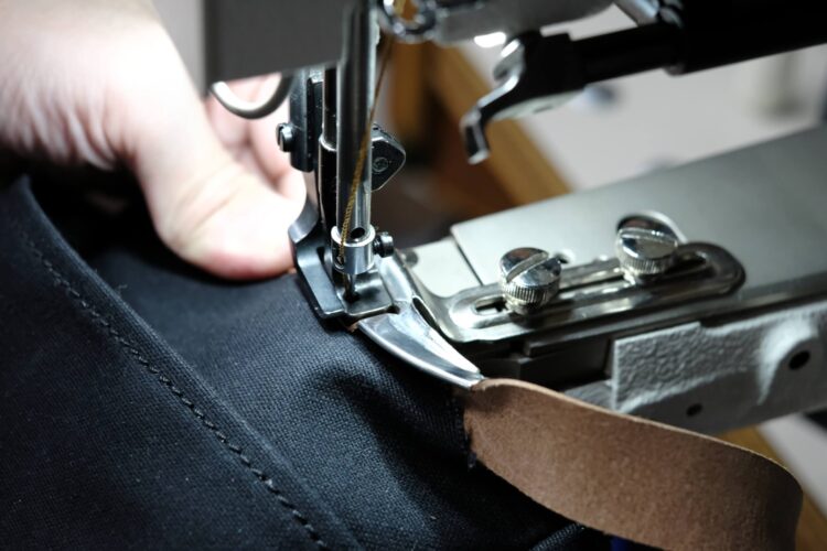 革製品Munekawa ラッパを使用したミシンでの縫製